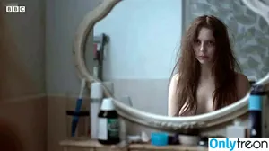 Jodie Comer / jodiemcomer фото голая #0374