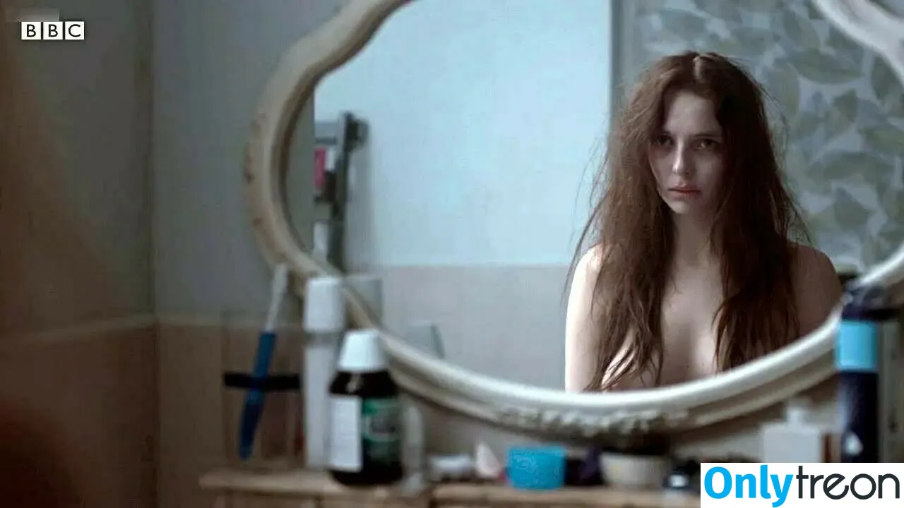 Jodie Comer nude photo #0374 (jodiemcomer)