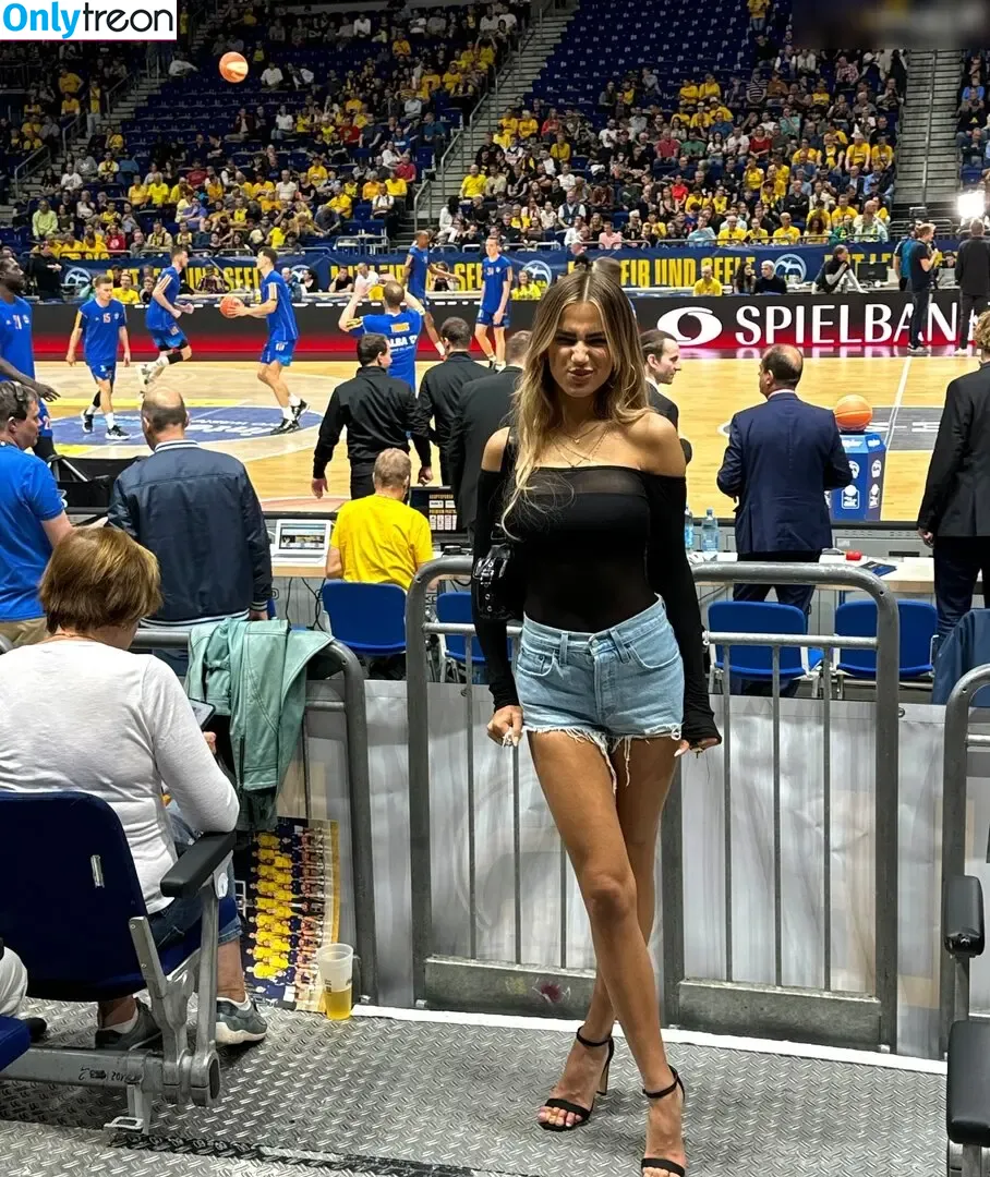 Joelle Marie Jaracz голая photo #0060 (joellejrz)