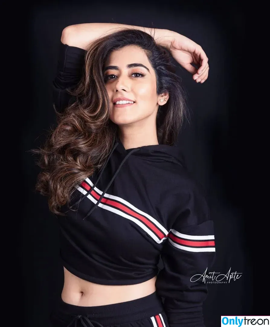 Jonita Gandhi nude photo #0013 (gandhifans / jonitamusic)