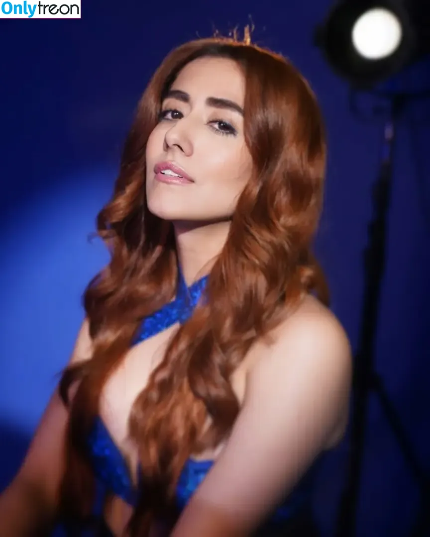 Jonita Gandhi nude photo #0032 (jonitamusic)