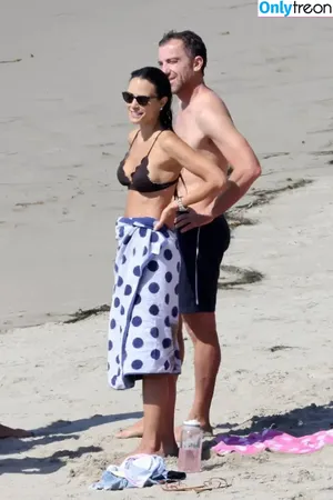 Jordana Brewster / JordanaBrewster фото голая #0647