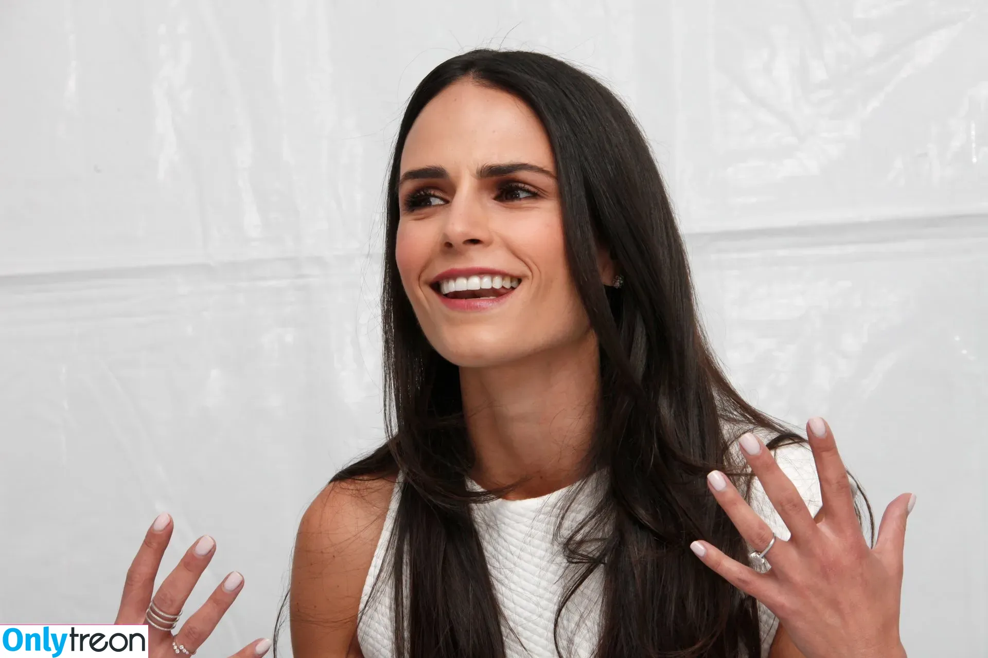 Jordana Brewster голая photo #0019 (JordanaBrewster)