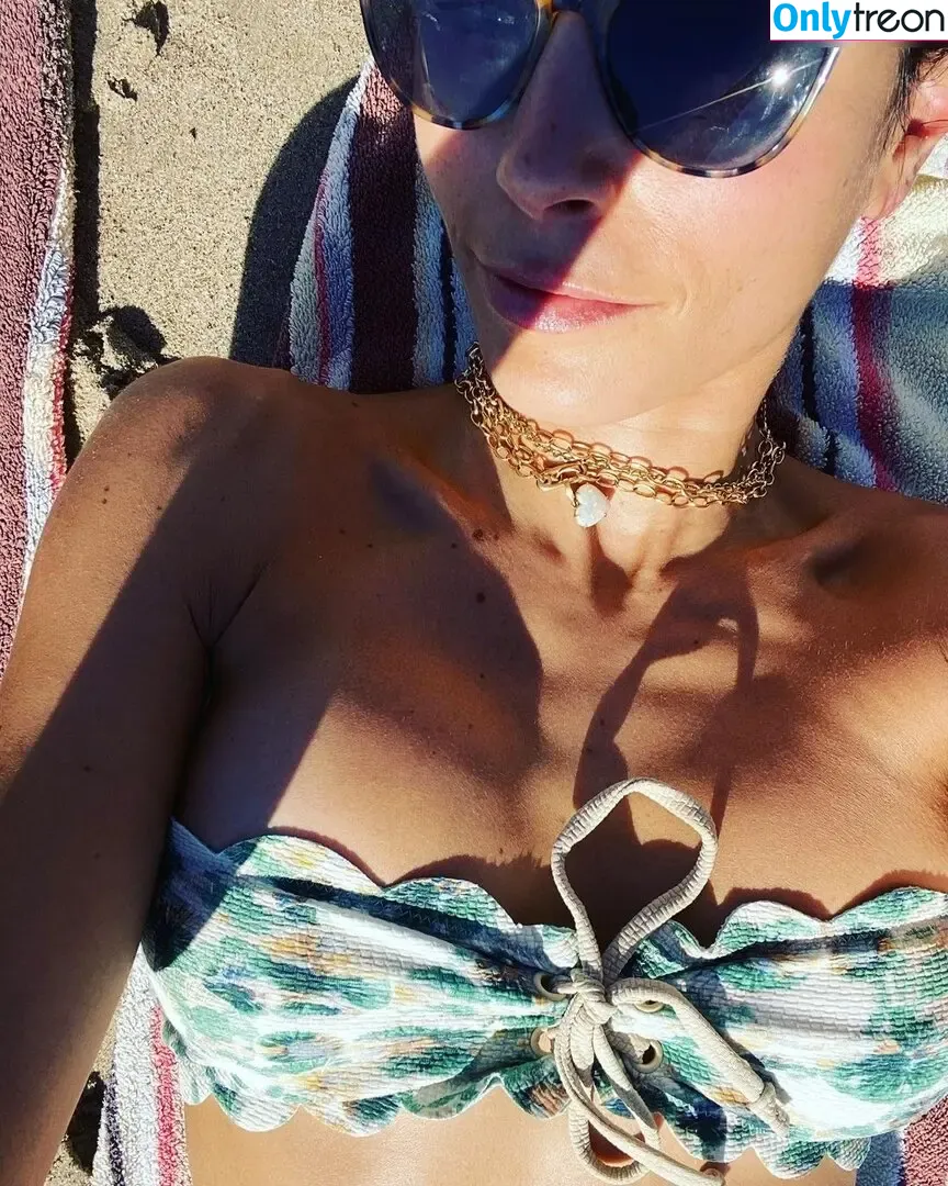 Jordana Brewster голая photo #0486 (JordanaBrewster)