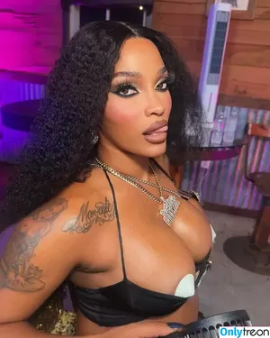 Joseline Hernandez / 