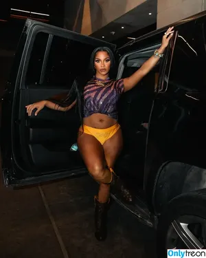 Joseline Hernandez / 