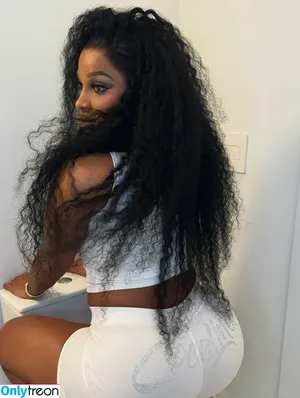 Joseline Hernandez / 