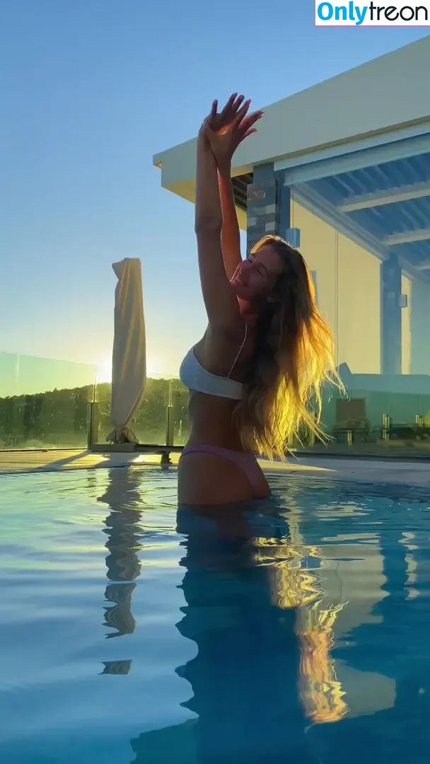 Josephine Clark nude photo #0010 (Jojo Clark / Jojocclarkk)