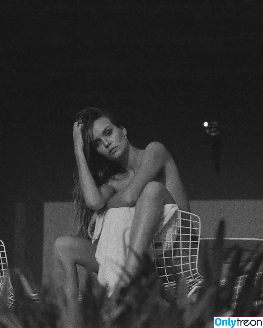 Josephine Skriver голая photo #1025 (josephineskriver / josephinskriver)