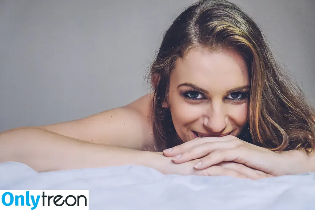 Ju Luz nude photo #0210 (eeirinha / ju_aautentica / jumiranda)