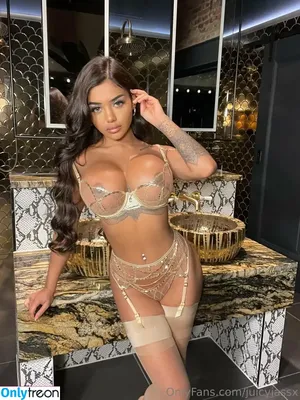 Juicyjassx / juicyjasx nude photo #0001
