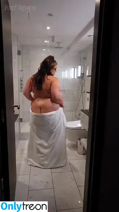 JuicyjprXx nude photo #0008 (JuicyjprXx)