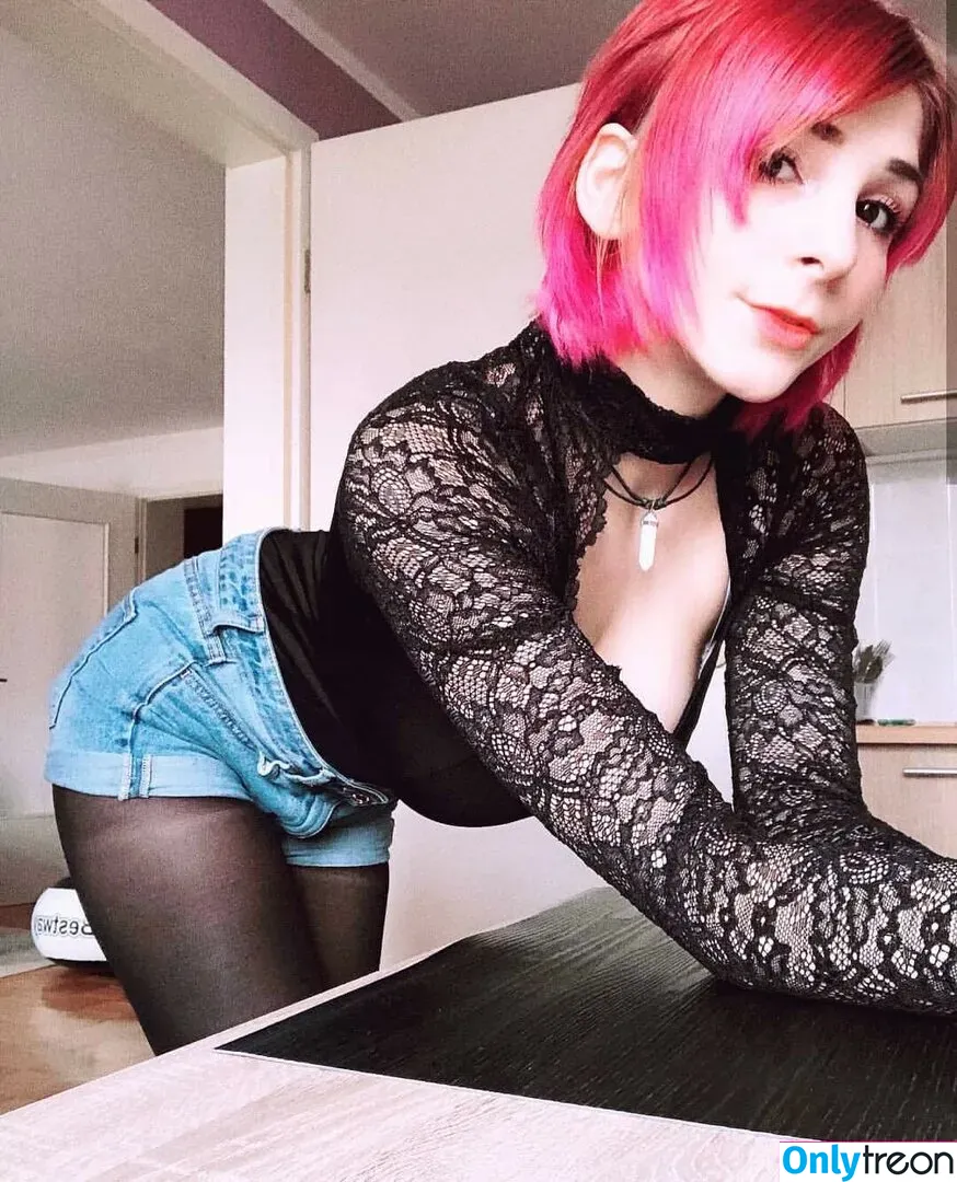 Julez Notyourwaifu_6 nude photo #0033 (Juleznotyourwaifu_6 / Mamachief117 / Mistress-chief117)