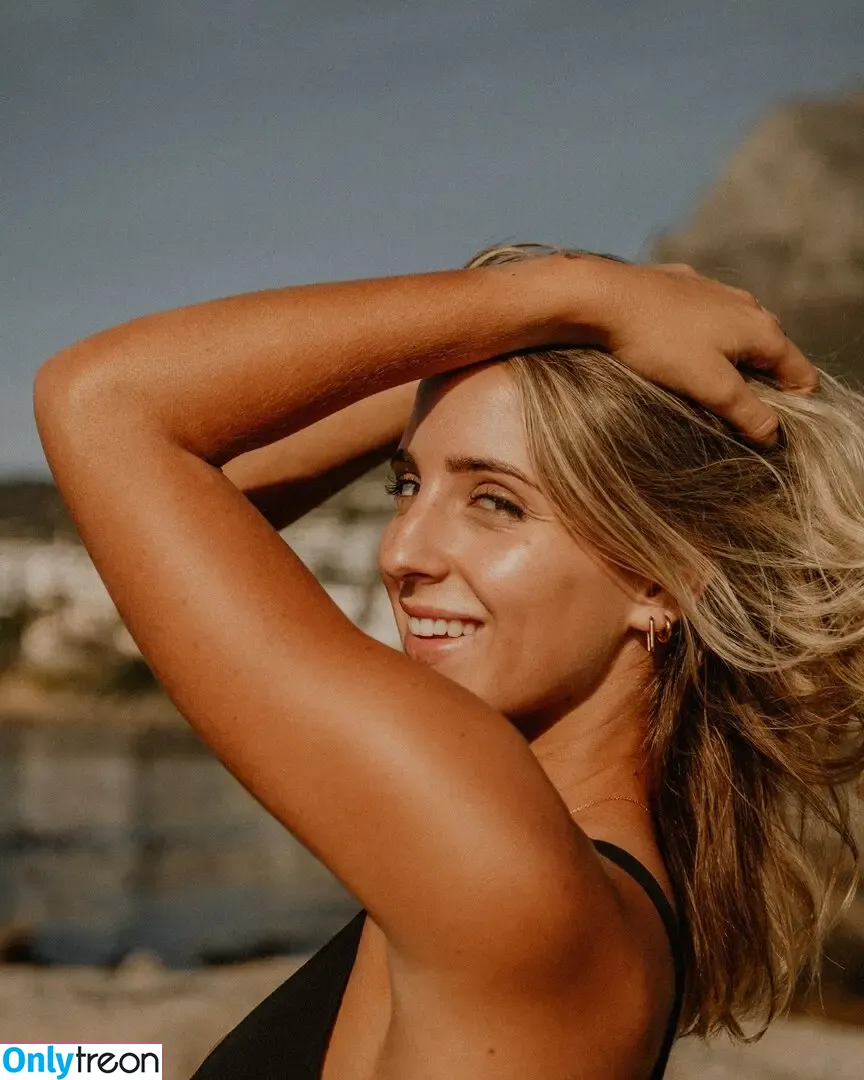 Juli Kleinhans nude photo #0005 (julipoeli_official)