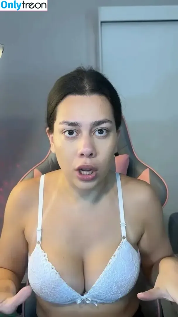 Julia_alvarengaa nude photo #0011 (Julia_alvarengaa)