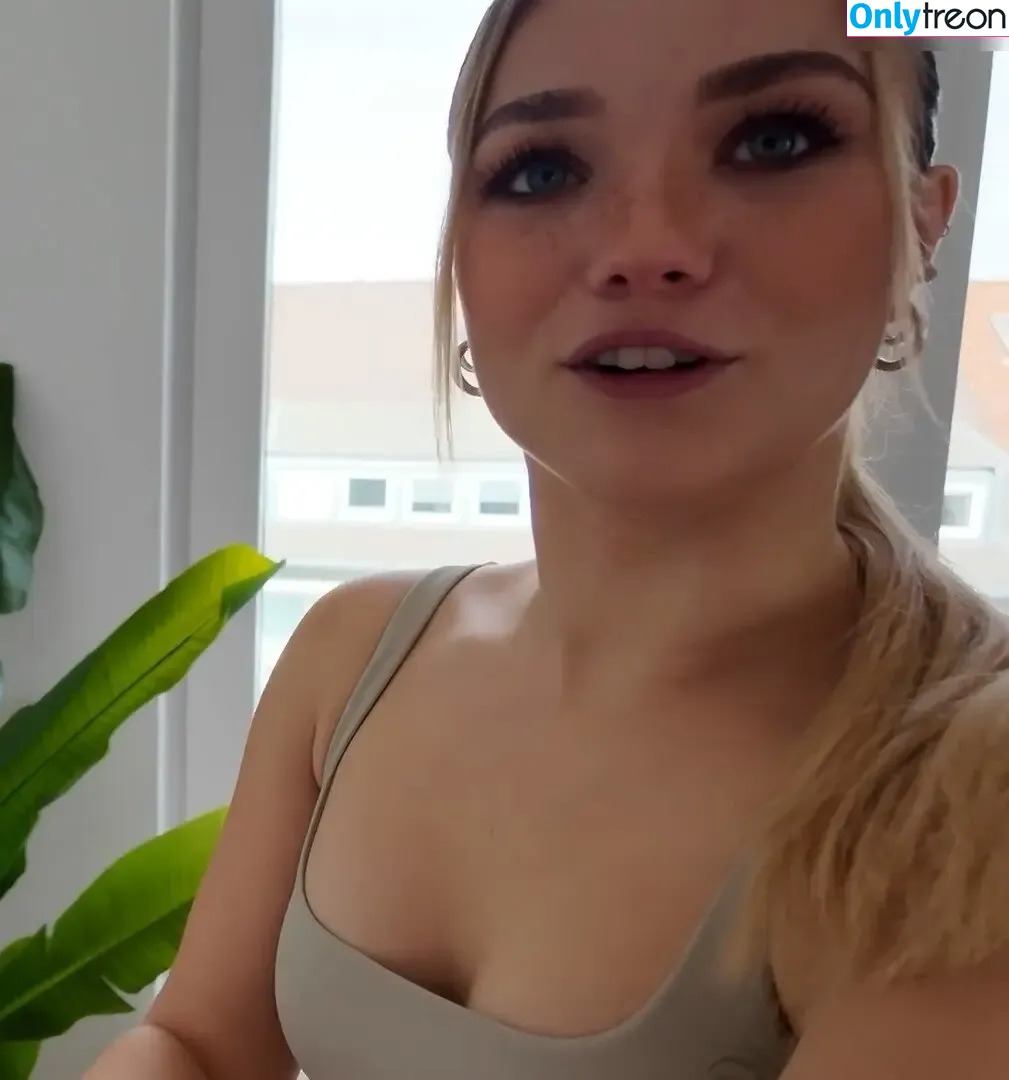 Julia Beautx nude photo #1437 (juliabeautx)