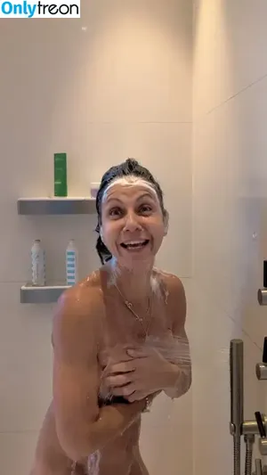 Julia Bradbury / Showing Breasts / therealjuliabradbury nude photo #0077