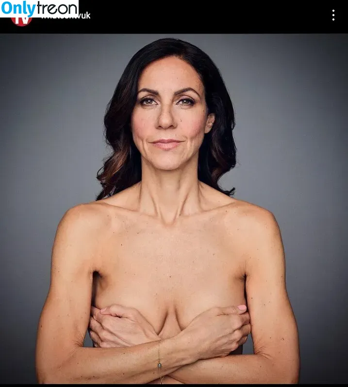 Julia Bradbury nude photo #0001 (Showing Breasts / therealjuliabradbury)