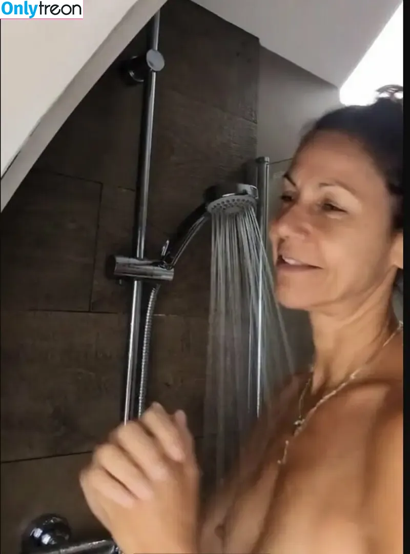Julia Bradbury голая photo #0067 (Showing Breasts / therealjuliabradbury)