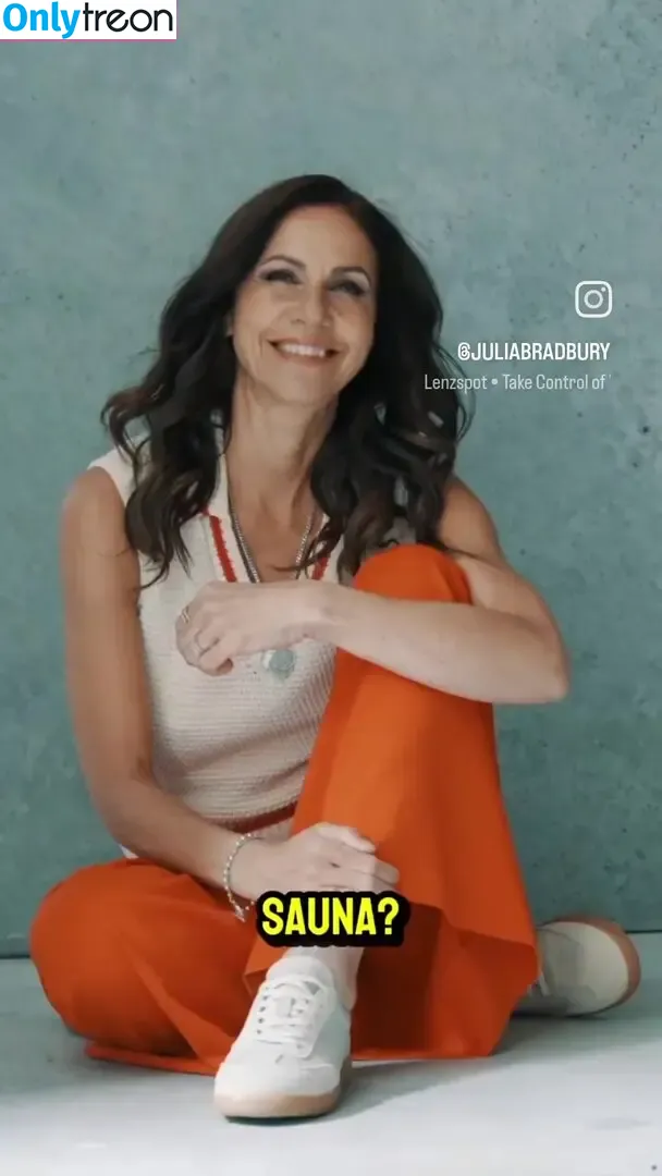 Julia Bradbury голая photo #0069 (Showing Breasts / therealjuliabradbury)