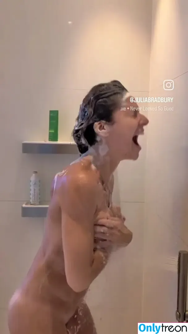 Julia Bradbury голая photo #0074 (Showing Breasts / therealjuliabradbury)