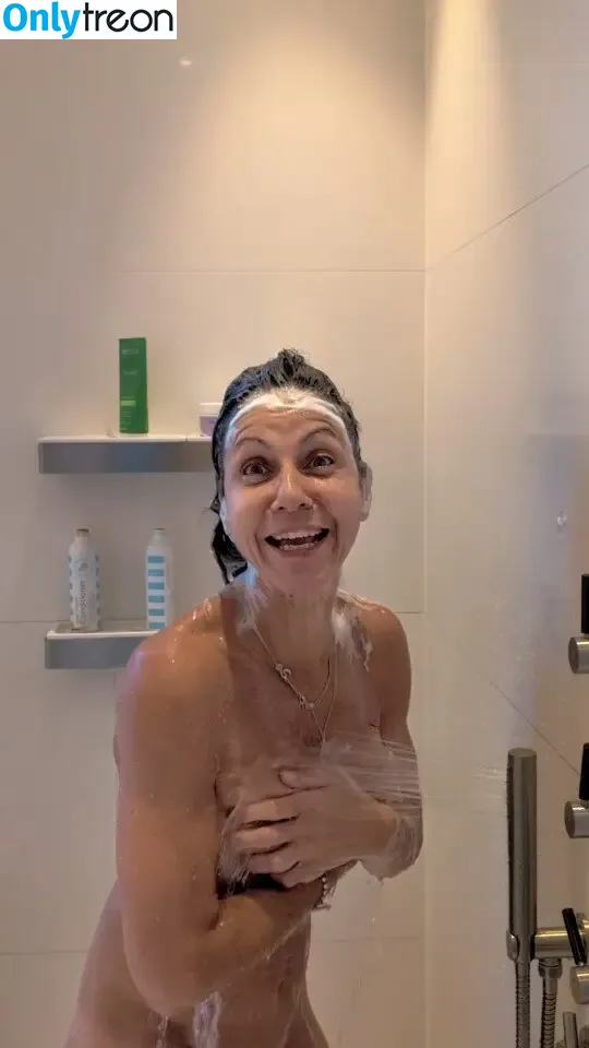 Julia Bradbury nude photo #0077 (Showing Breasts / therealjuliabradbury)
