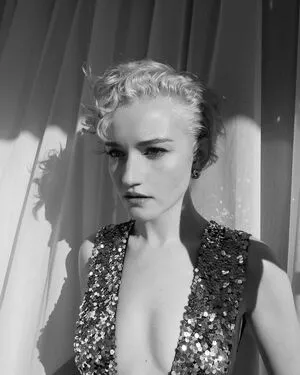 Julia Garner / juliagarnerofficial / ztyg_29 nude photo #0028