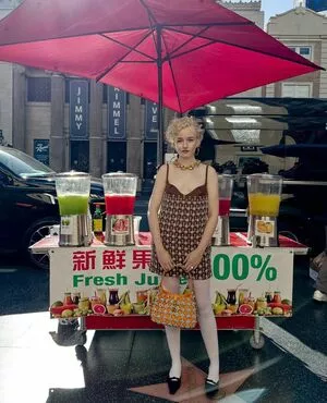 Julia Garner / juliagarnerofficial nude photo #0035