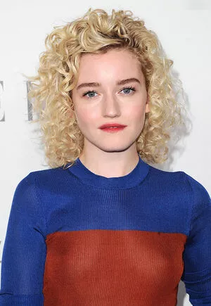 Julia Garner / juliagarnerofficial nude photo #0045