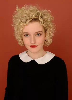 Julia Garner / juliagarnerofficial nude photo #0090