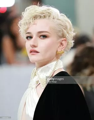 Julia Garner / juliagarnerofficial / ztyg_29 nude photo #0095
