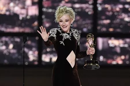 Julia Garner / juliagarnerofficial / ztyg_29 nude photo #0096