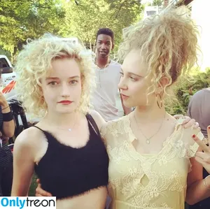 Julia Garner / juliagarnerofficial фото голая #0170