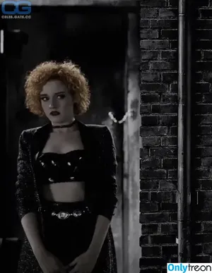 Julia Garner / juliagarnerofficial фото голая #0182