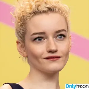 Julia Garner / juliagarnerofficial фото голая #0187