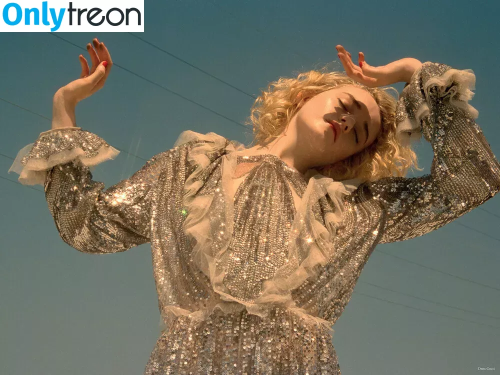 Julia Garner голая photo #0087 (juliagarnerofficial)