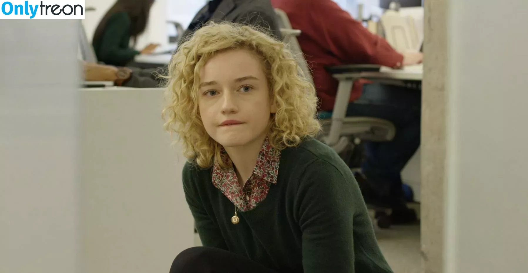 Julia Garner голая photo #0111 (juliagarnerofficial / ztyg_29)