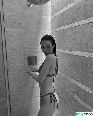 Julia Haller / julia.hhlrr nude photo #0006