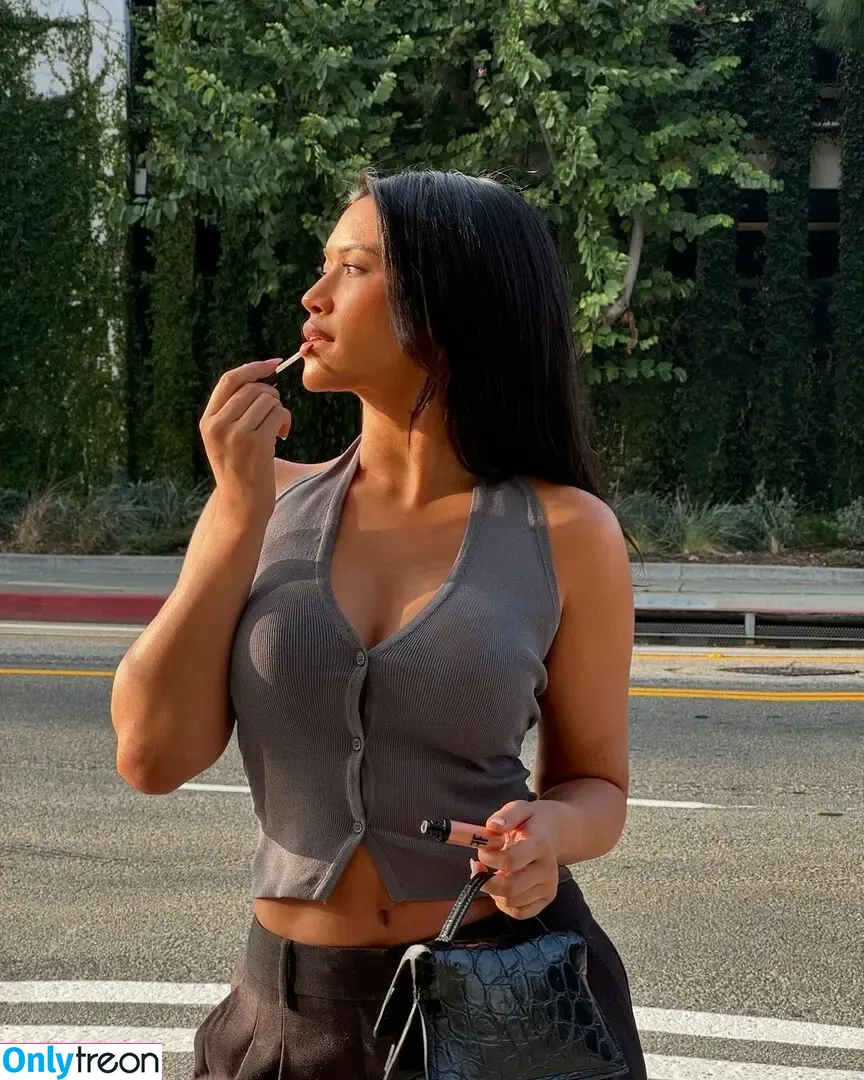 Julia Kelly nude photo #1457 (missjuliakelly / thesophiakelly)