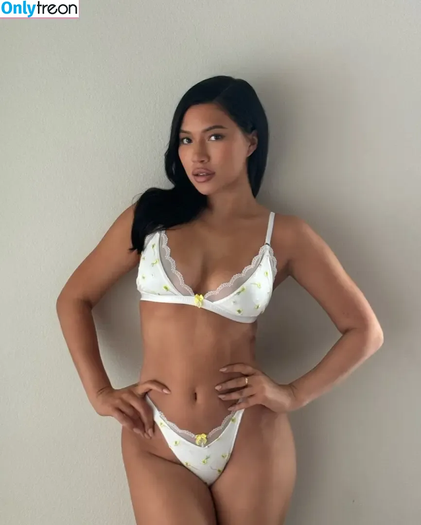 Julia Kelly nude photo #1470 (missjuliakelly / thesophiakelly)