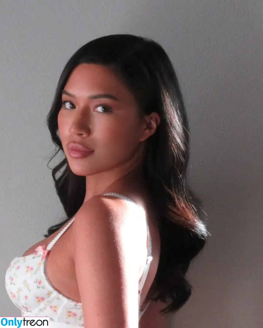 Julia Kelly nude photo #1473 (missjuliakelly / thesophiakelly)