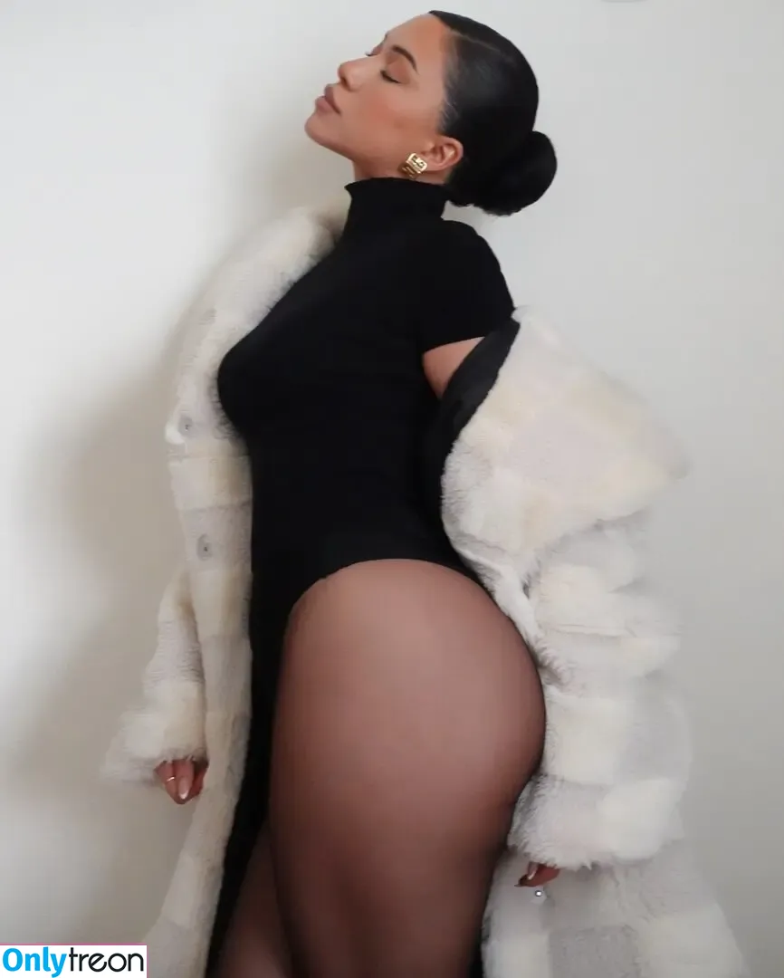 Julia Kelly nude photo #1476 (missjuliakelly / thesophiakelly)
