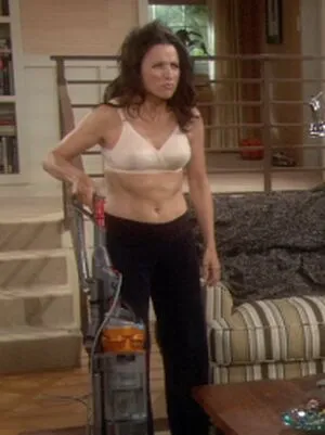 Julia Louis-Dreyfus / officialjld nude photo #0084