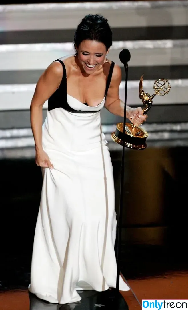 Julia Louis-Dreyfus голая photo #0052 (officialjld)