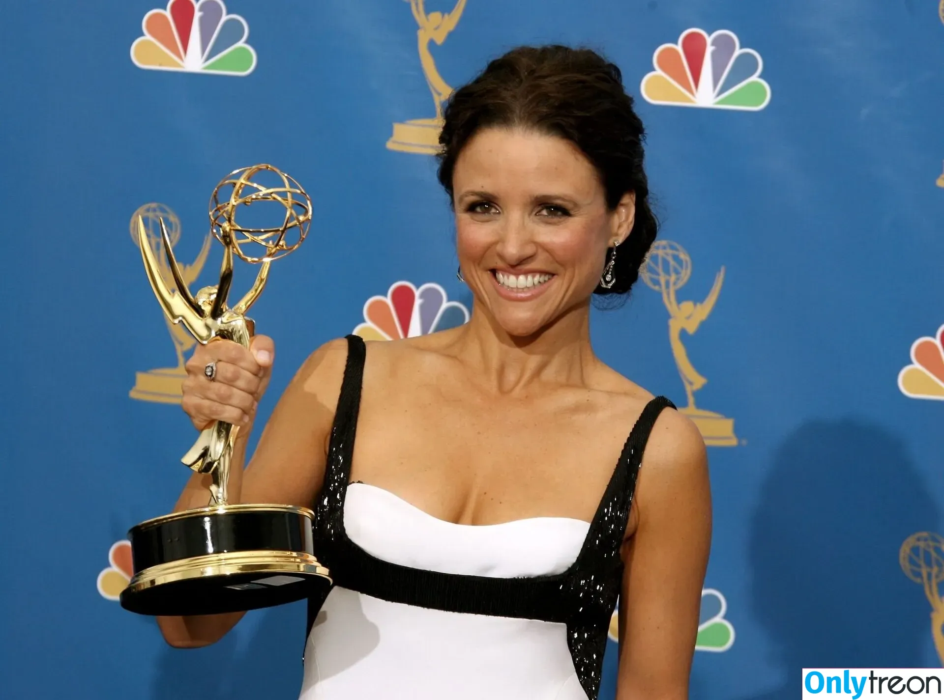 Julia Louis-Dreyfus nude photo #0076 (officialjld)