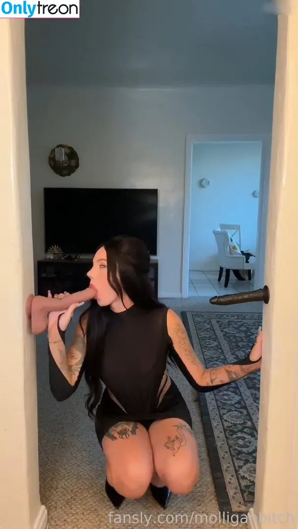Julia Molligan | molliganbitch nude photo #0037 (molliganbitch / mollyandgun)
