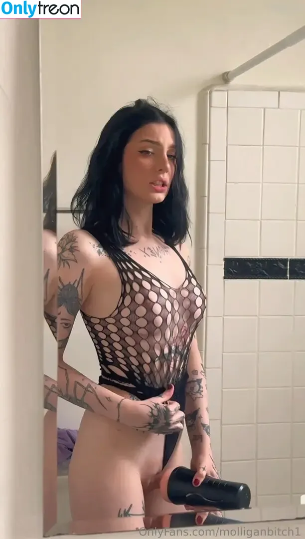 Julia Molligan | molliganbitch nude photo #0050 (molliganbitch / mollyandgun)