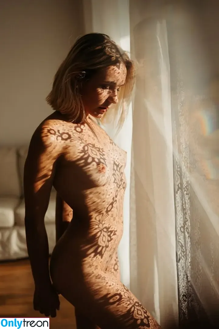 Julia Neyu nude photo #0020 (julia.neyu / julia_neu._photography)