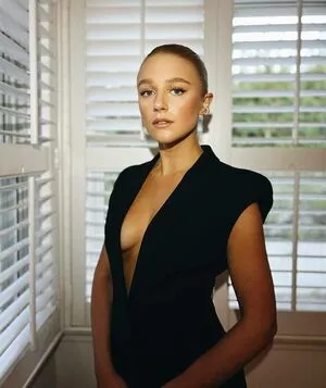 Julia Schlaepfer / juliaschlaepfer фото голая #0072