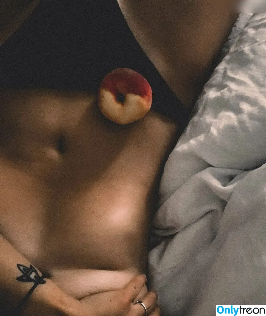 Julia Sophie nude photo #0010 (sophieandjune)